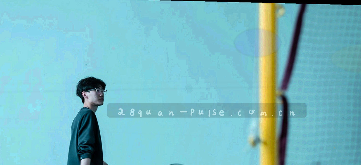 深墨蓝背景上由电光青线条连接的多个入口节点，形成一条从左向右的导航路径